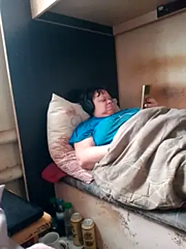 Snapshot of oksana72 chatting on 02/23/26, 09:39 oksana72 online show from 02/23/26, 09:39