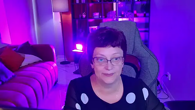 IsoldeMirevain online show from 06/13/26, 10:57