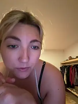 LauraStarr online show from 07/22/26, 04:54