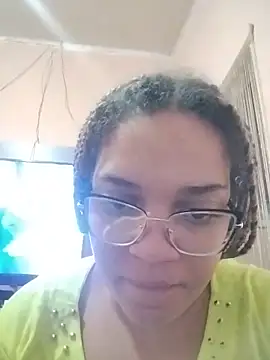 Snapshot of Esquetadinhas chatting on 06/19/26, 11:52 Esquetadinhas online show from 06/19/26, 11:52