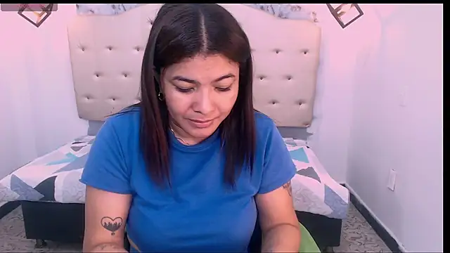 Snapshot of brenda-hot21 chatting on 06/15/26, 12:02 brenda-hot21 online show from 06/15/26, 12:02