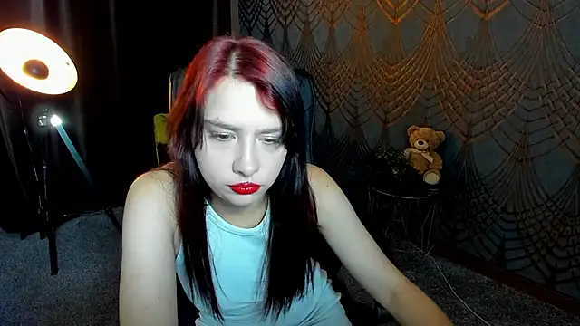 Snapshot of Livia_Shy chatting on 06/16/26, 05:32 Livia Shy online show from 06/16/26, 05:32