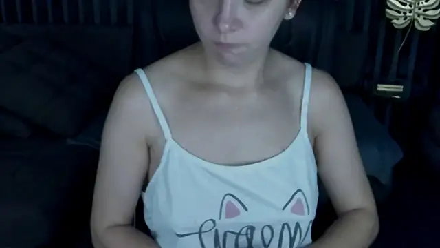 Snapshot of Livia_Shy chatting on 07/14/26, 06:02 Livia Shy online show from 07/14/26, 06:02