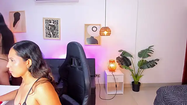 Ladies Wallen online show from 07/10/26, 02:05
