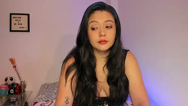 LauraToro  online show from 11/29/25, 09:23