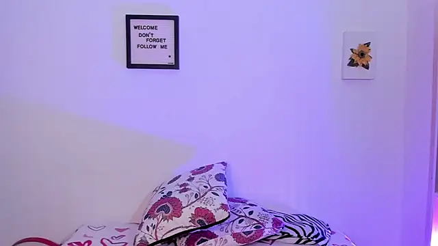 LauraToro  online show from 07/17/26, 03:57