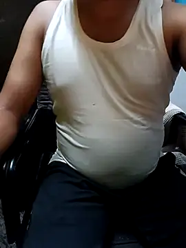 Snapshot of Lawrencedlkk007 chatting on 02/14/26, 03:42 Lawrencedlkk007 online show from 02/14/26, 03:42