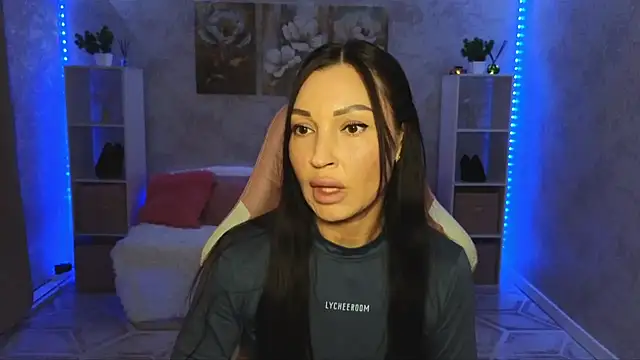 NikoleMills online show from 07/13/26, 06:49