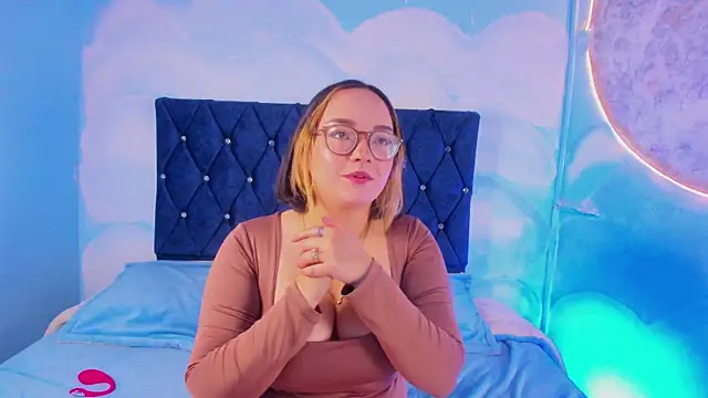 SilviaSmithh online show from 06/09/26, 07:36