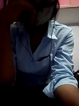 Snapshot of Virgin_girl_001 chatting on 06/10/26, 05:18 Virgin girl 001 online show from 06/10/26, 05:18