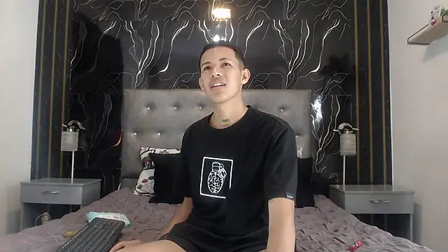 PhillipCoxx online show from 06/10/26, 03:07