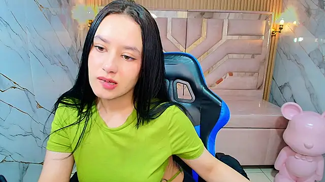 Aleja r  online show from 07/03/26, 12:22
