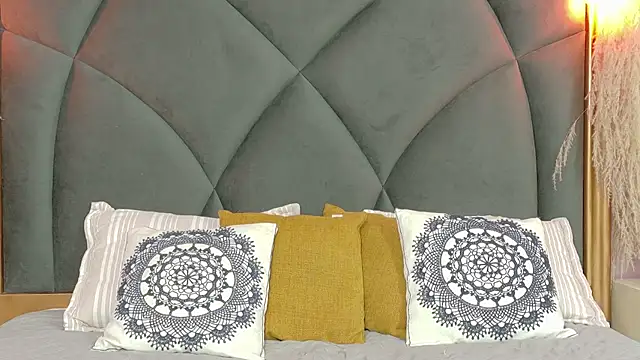 Chloemendoza online show from 06/12/26, 04:00