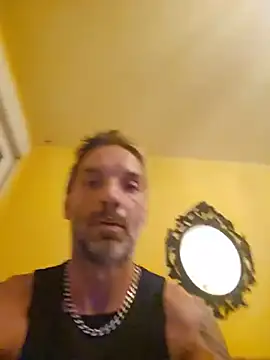 Snapshot of Davidfuckingthebich chatting on 07/17/26, 10:25 Davidfuckingthebich online show from 07/17/26, 10:25