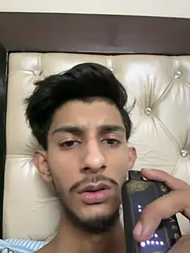 ronnnnn718 online show from 06/19/26, 01:48