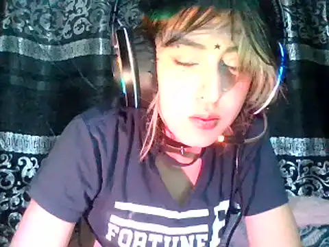 kittenpasive30 online show from 06/17/26, 04:41