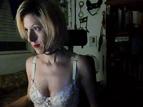 Snapshot of mina_here chatting on 06/16/26, 02:03 mina here online show from 06/16/26, 02:03