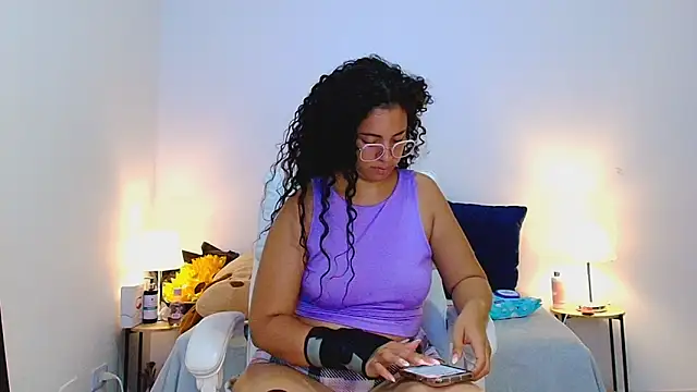 Snapshot of Isabella_Sophia19 chatting on 08/03/26, 01:38 Isabella Sophia19 online show from 08/03/26, 01:38