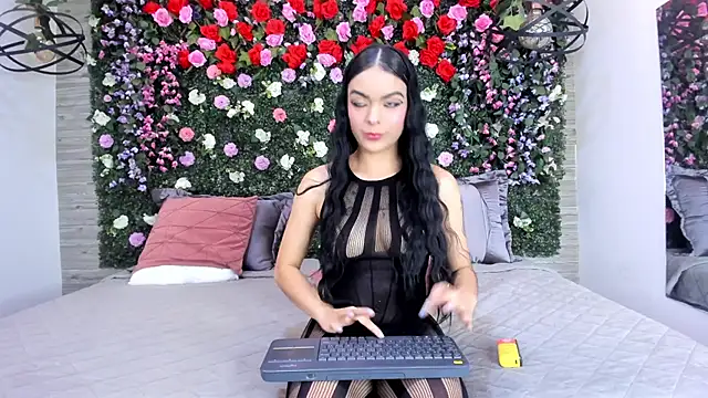 BelaPoncee online show from 06/16/26, 07:05