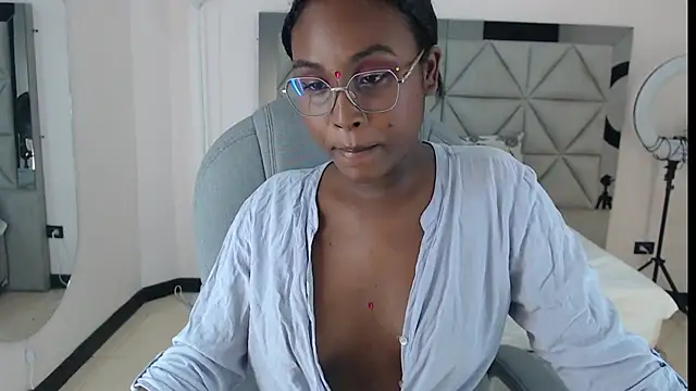 Snapshot of lily_mendoza chatting on 07/06/26, 08:00 lily mendoza online show from 07/06/26, 08:00