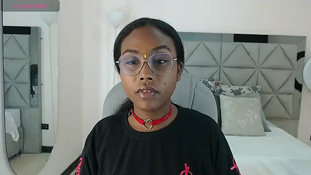 Snapshot of lily_mendoza chatting on 07/27/26, 07:43 lily mendoza online show from 07/27/26, 07:43