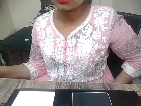 Bold-Divya1 online show from 07/28/26, 12:59