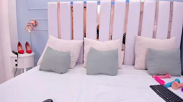 alana gloow online show from 07/24/26, 10:41