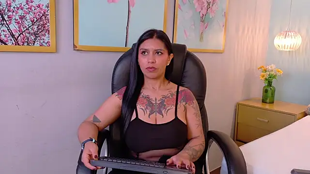 Snapshot of Sharlot18 chatting on 07/15/26, 12:10 Sharlot18 online show from 07/15/26, 12:10