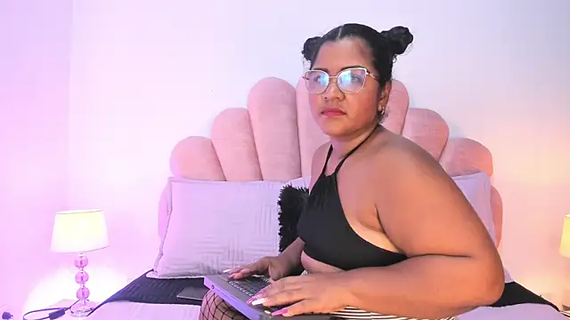 Snapshot of Mommy_Big_Ass chatting on 07/11/26, 05:15 Mommy Big Ass online show from 07/11/26, 05:15
