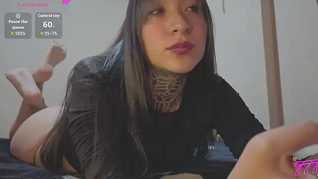 isasaenz  online show from 07/14/26, 03:33