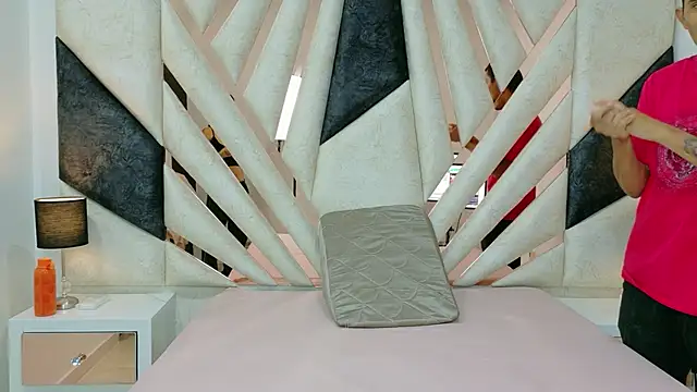 LunaySebastian online show from 06/27/26, 01:39