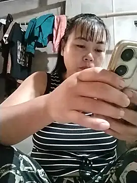 Snapshot of -Lemi- chatting on 06/19/26, 01:32 -Lemi- online show from 06/19/26, 01:32
