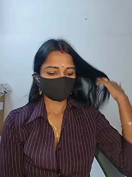 Snapshot of YALINITWO7_TAMIL chatting on 07/26/26, 07:48 YALINITWO7 TAMIL online show from 07/26/26, 07:48