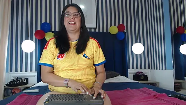Snapshot of Sallydickinson chatting on 06/26/26, 02:21 Sallydickinson online show from 06/26/26, 02:21