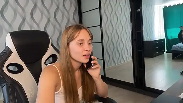 Miss Luna meow online show from 06/21/26, 07:22