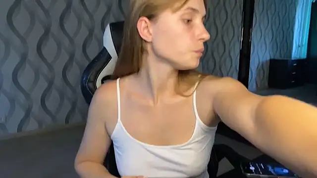 Miss Luna meow online show from 07/01/26, 04:07