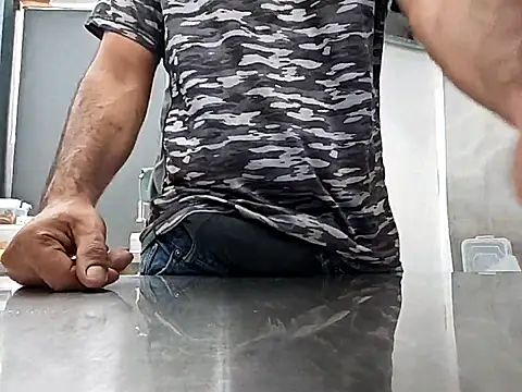 brownskinbull1 online show from 07/14/26, 11:27
