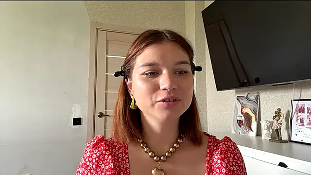Karolinefrog online show from 06/17/26, 12:02