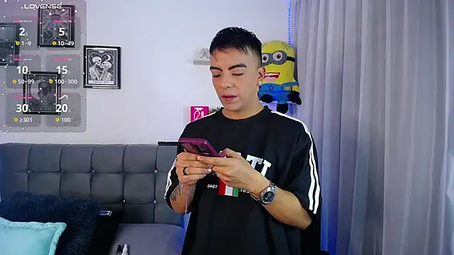 esdavidhernandez  online show from 06/21/26, 12:24