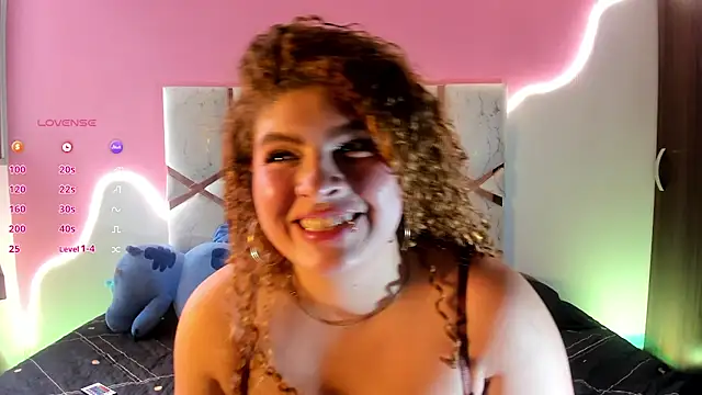 Snapshot of Kiara_velez chatting on 07/31/26, 12:59 Kiara velez online show from 07/31/26, 12:59