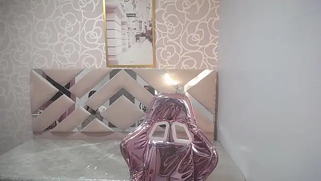Snapshot of KiaraStar_ch chatting on 06/19/26, 08:12 KiaraStar ch online show from 06/19/26, 08:12