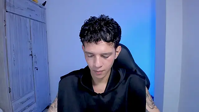 Snapshot of tylerrnova chatting on 06/20/26, 03:20 tylerrnova online show from 06/20/26, 03:20
