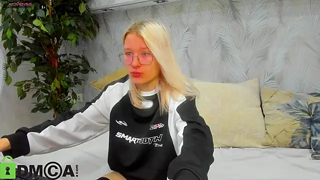 Nika-Smith online show from 08/06/26, 09:22