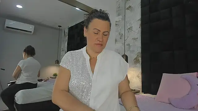 CharlotteG  online show from 07/04/26, 01:06