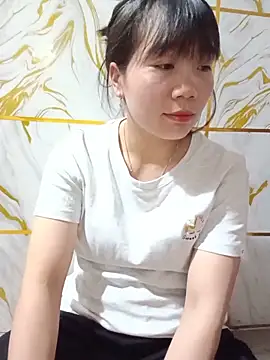 Snapshot of Em_xinh05 chatting on 06/17/26, 03:02 Em xinh05 online show from 06/17/26, 03:02