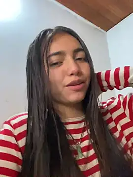 Julia valentina online show from 07/05/26, 01:23
