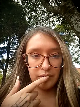 Snapshot of karla-giraldo1 chatting on 07/21/26, 04:42 karla-giraldo1 online show from 07/21/26, 04:42