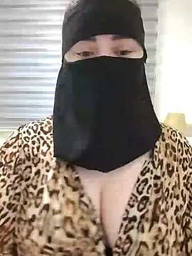 Snapshot of Bisan_sexy chatting on 06/19/26, 05:06 Bisan sexy online show from 06/19/26, 05:06
