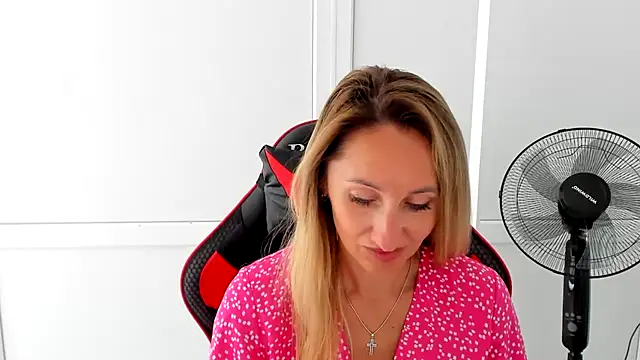 LilyDreamm online show from 06/22/26, 06:43