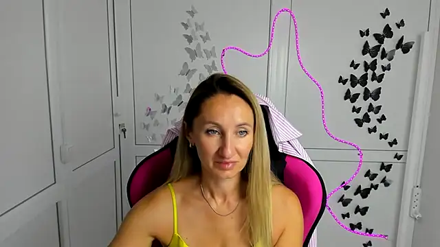 LilyDreamm online show from 07/23/26, 06:33